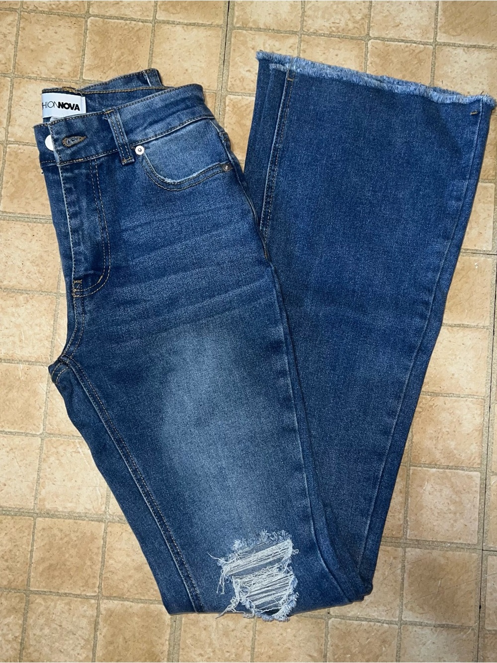 Wide-Leg Distressed Women’s Jeans